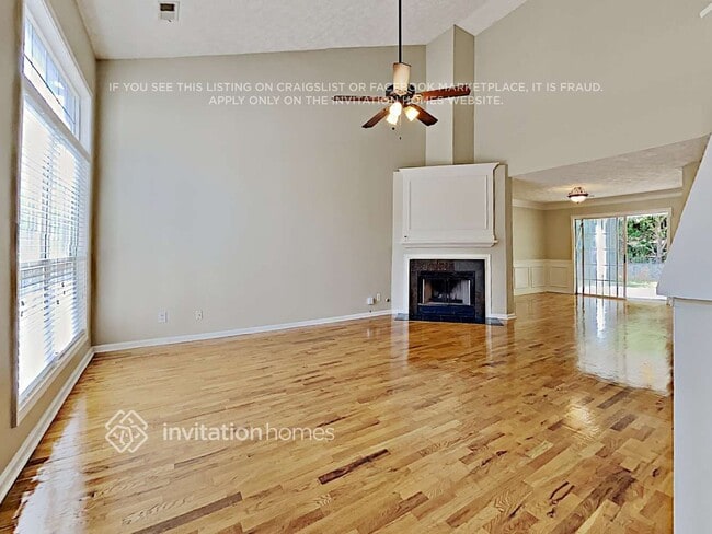 Photo - 207 Weatherstone Crossing