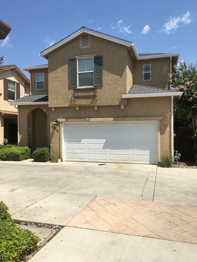 Building Photo - Two Story Home in Shasta View Gardens