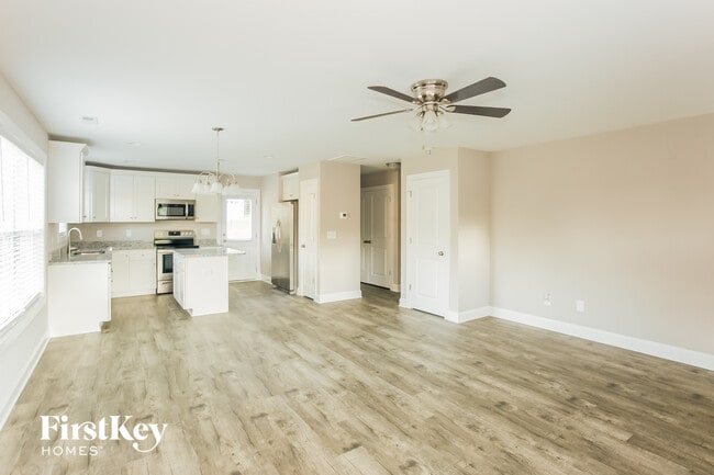 214 Parkway Ave NW