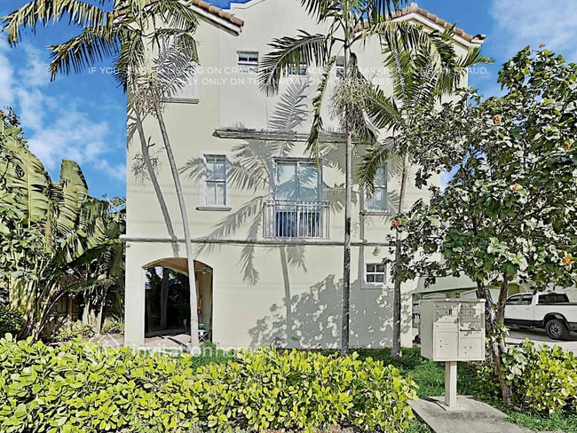 Building Photo - 1705 Johnson St