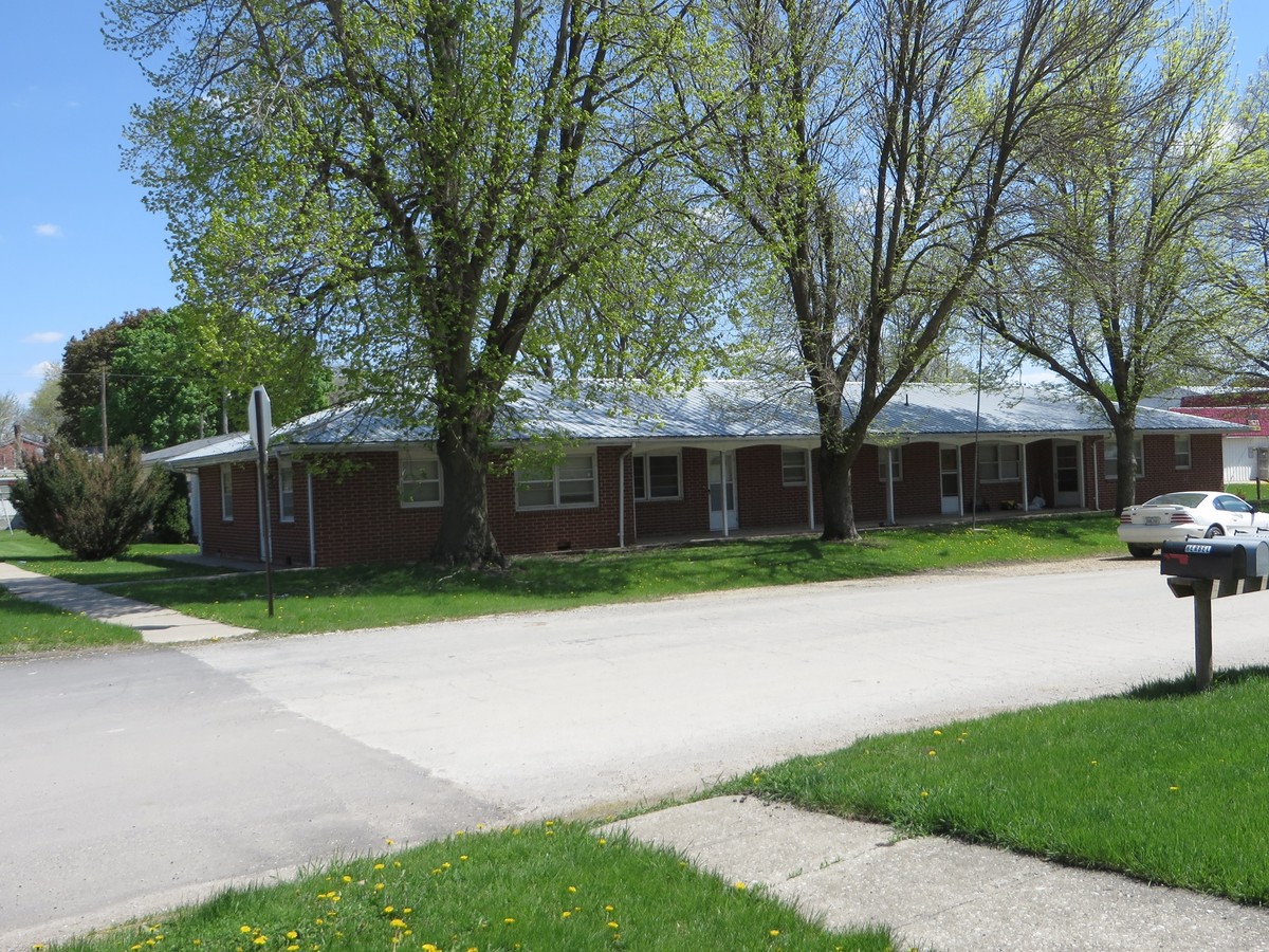 Photo - 108 W Benton St Apartments