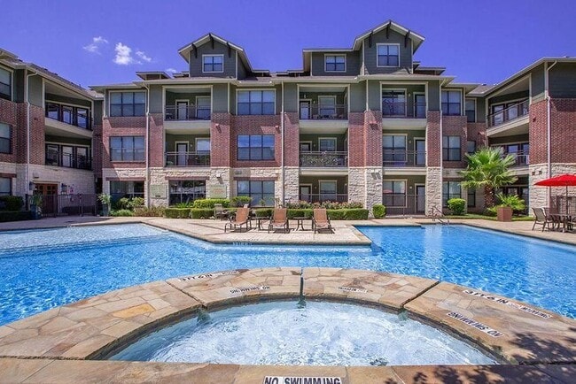 Building Photo - 9725 N Lake Creek Pkwy Unit A1