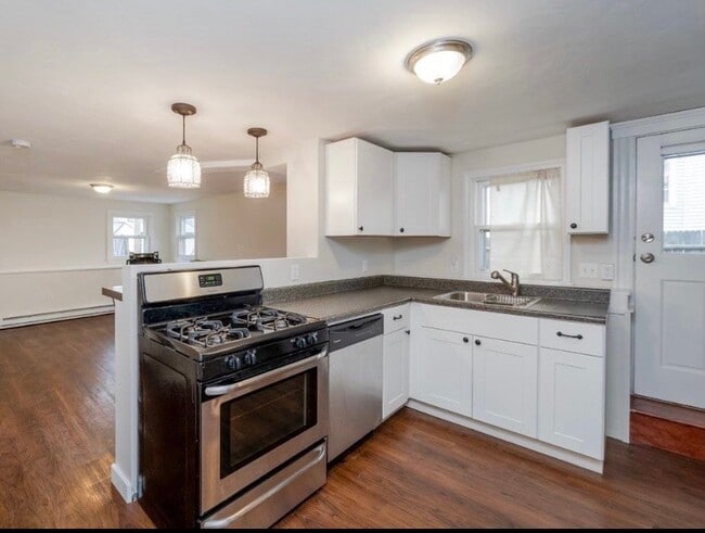 Building Photo - 41 Somerset Ave Unit B