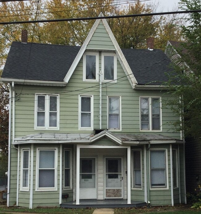 3 Bedroom, 2 1/2 Bathroom half duplex, $1... - 3 Bedroom, 2 1/2  Bathroom half duplex, $1... House