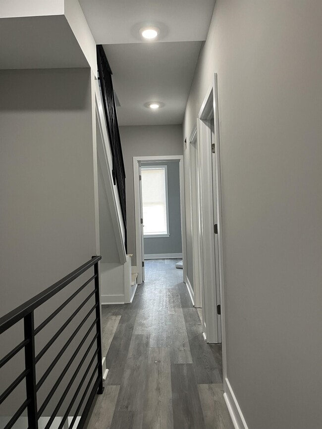 720 W 5th St