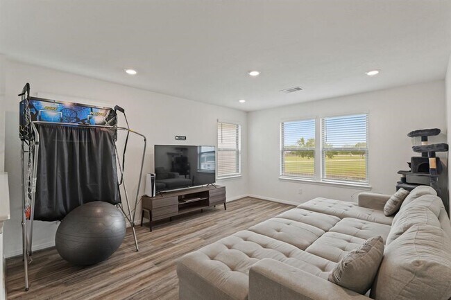 Photo - 4826 Hickory Deer Ln