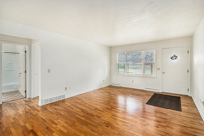 Photo - 11720 Portage Rd