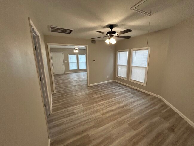 Comedor - 1003 W 46th St