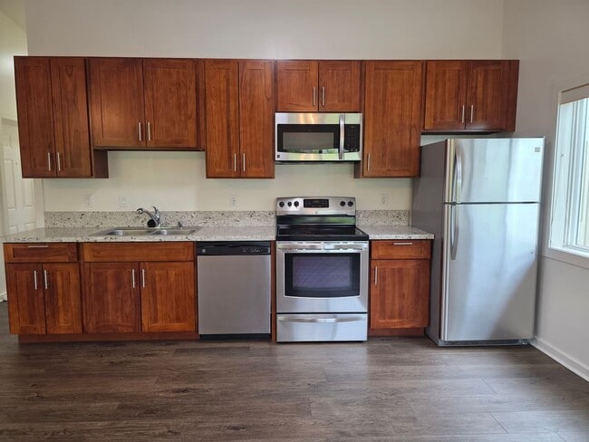 Building Photo - AVAILABLE NOW! Spacious 2-Bed, 2-Bath Dupl... Rental