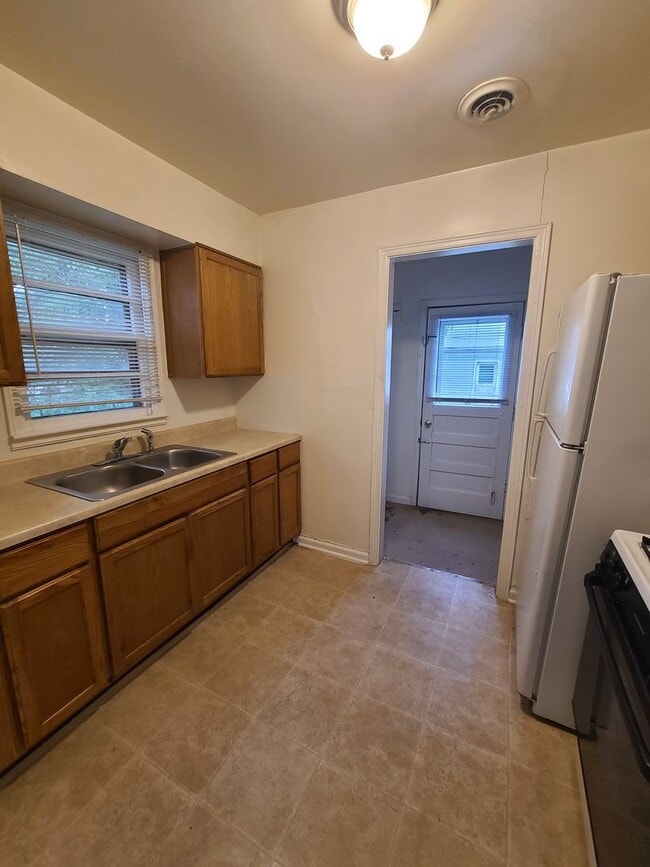 Photo - 1617 Bradley Ave