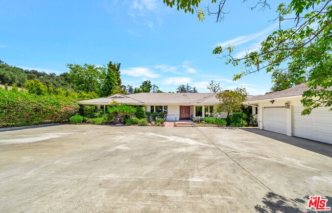 Photo - 1100 Rodeo Rd