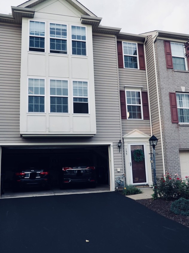 Front door. - 155 Kensington Dr (Pittsburgh, PA)
