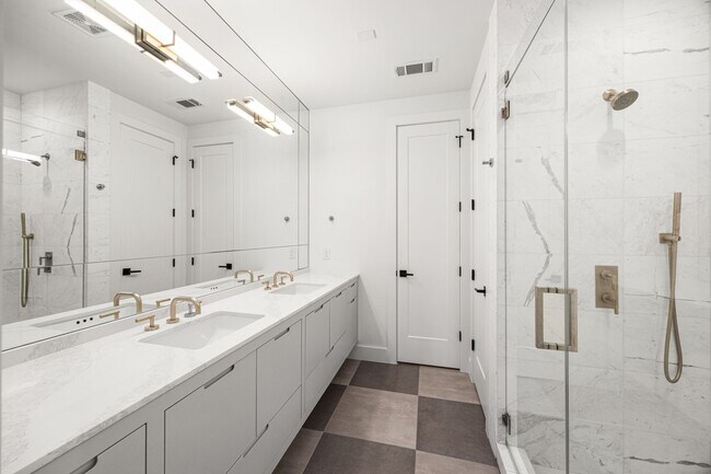 Building Photo - 1312 Heslep St Unit C