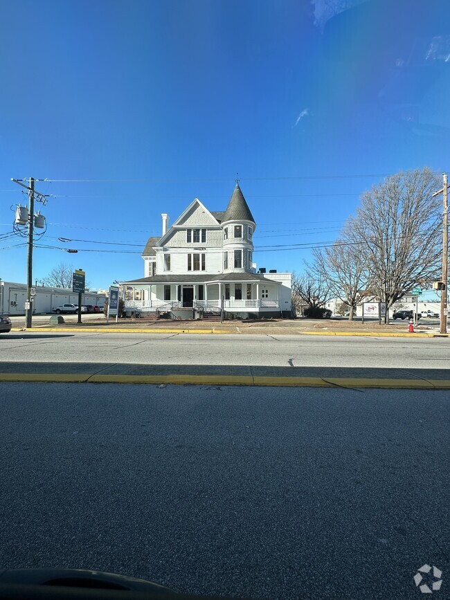 Building Photo - 1527 Gervais St Rental