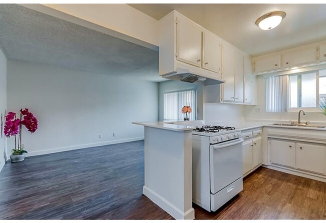 Photo - Somerset plaza