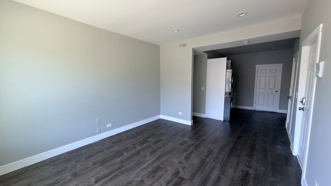 Photo - 904 W 68th St Unidad 2