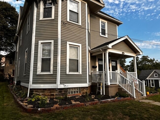 Photo - 202 Oak St Apartments Unit B