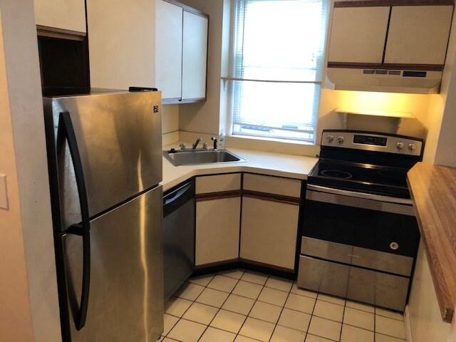 Building Photo - 1427 Commonwealth Ave Rental