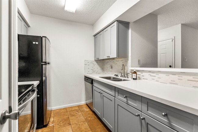 Photo - 12550 Whittington Dr Unidad 704