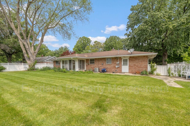 Photo - 647 Alwyne Rd