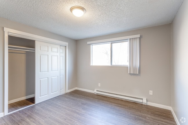 1BR, 1BA - 560 SF