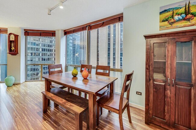 Photo - 222 N Columbus Dr Unidad 1703