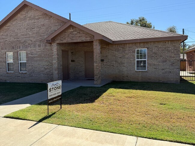 Building Photo - 2 bedroom 2 bath in Prime location!