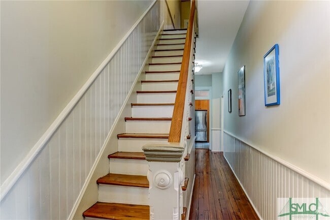 Building Photo - 533 E Broad St Rental