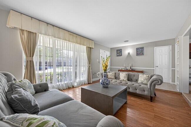 Photo - 9310 Cliffwood Dr