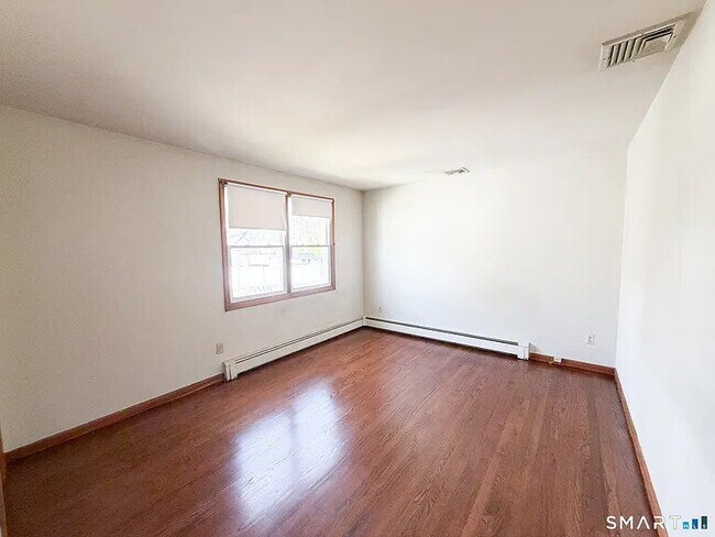 Building Photo - 4 bedroom ranch offering comfortable single-level