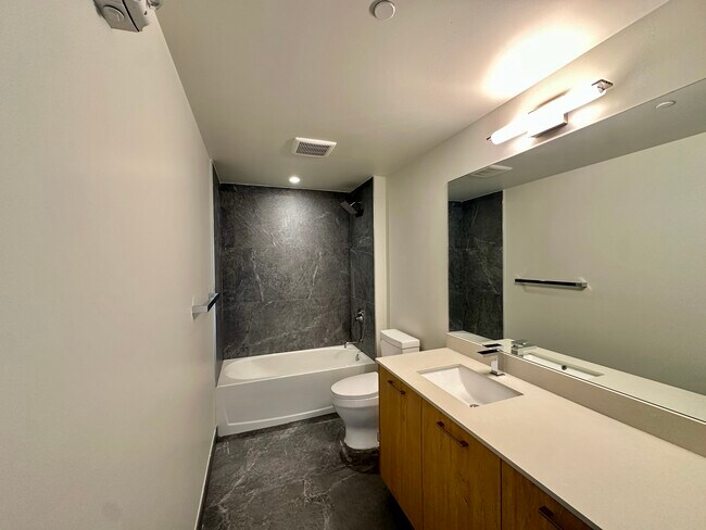 Photo - 321 NW 31st St Unidad B2