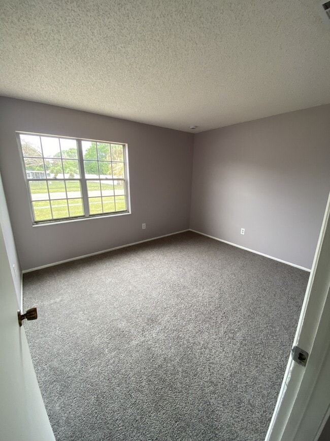 Photo - 1264 Dawn St NE