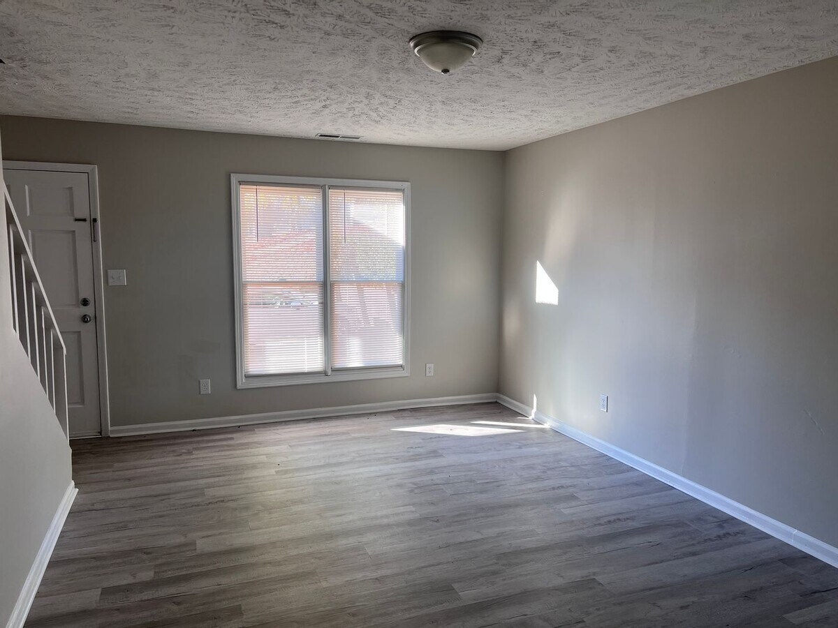 Photo - Town home for rent - near Hospital and Dou...