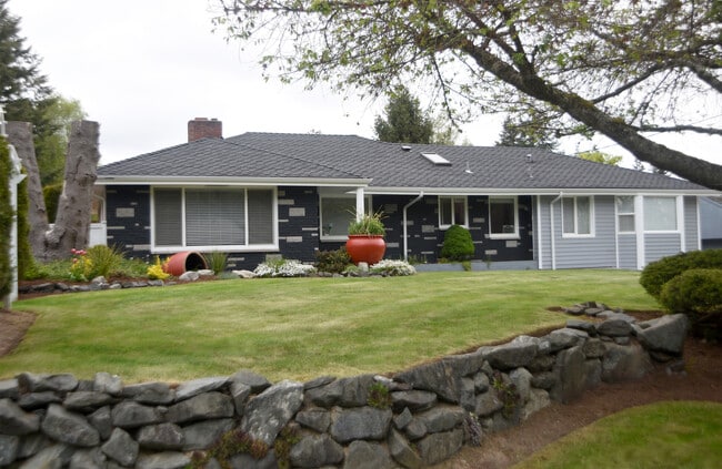 Building Photo - Charming Updated 1955 Rambler – 3 Bed, 2 B... Rental