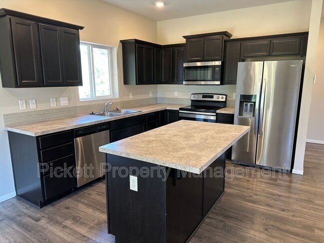 Photo - 6461 Hornet Cir NE