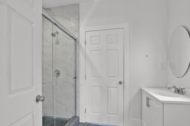 Photo - 1340 W 30th St