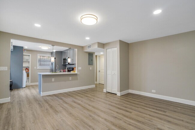 1225 W 10th St Unidad B