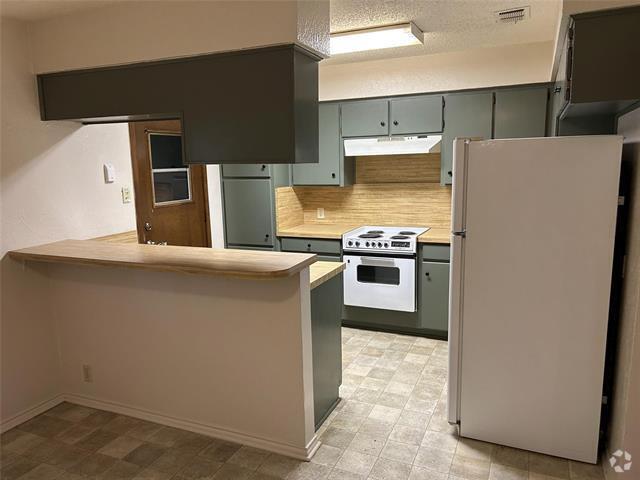 Building Photo - 1300 N Nolan River Rd Rental