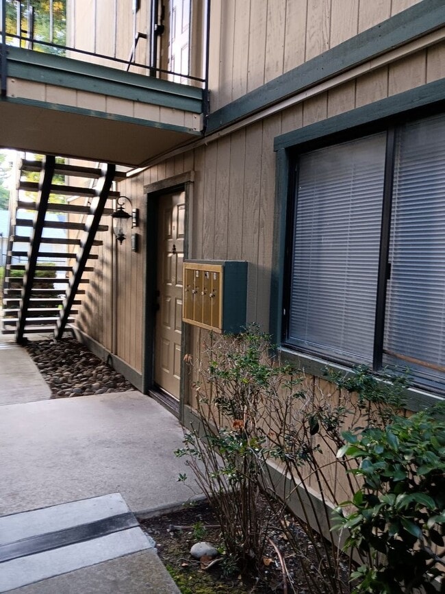 Building Photo - One bedroom 1 bathroom condo remodeled