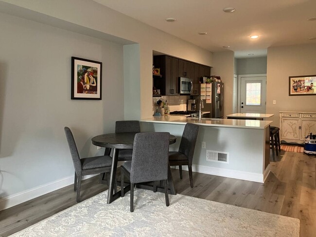 Photo - 1155 Barrett St