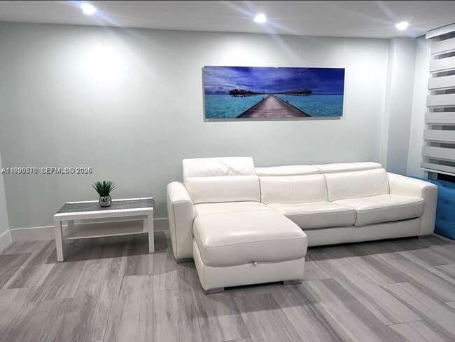 Building Photo - 6917 Collins Ave Unit 806