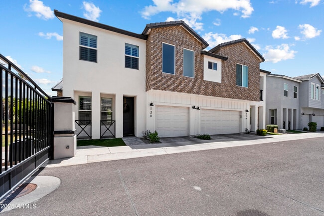 Photo - 3030 N 38th St