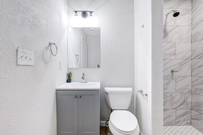 Photo - 3122 W César E Chávez Blvd