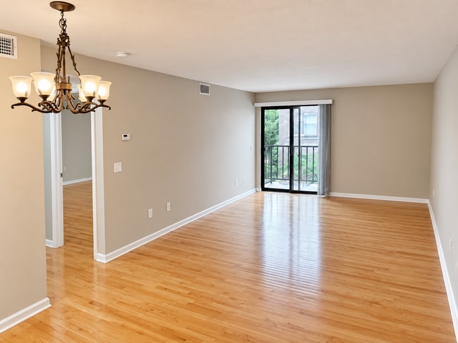 Living Room / Dining Area - 327 Plantation St Unit 308