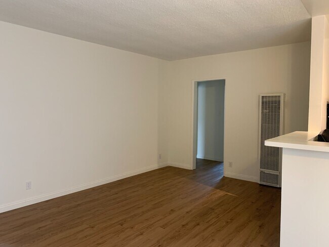 Photo - 10min drive to the beach, Santa Monica Collage, Close to famous Restaurants Unit 1724 Colby Ave #10 ACTIVE
