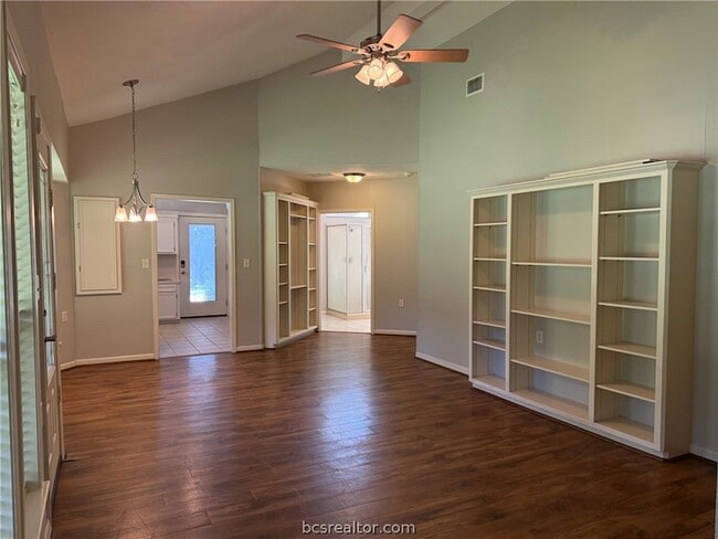Photo - 6015 Los Robles Dr