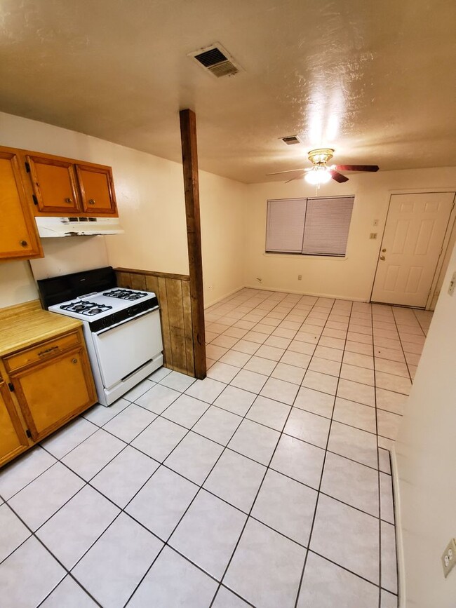 Photo - 2 bedroom /1 bath Fourplex in North Bryan! Available Now!
