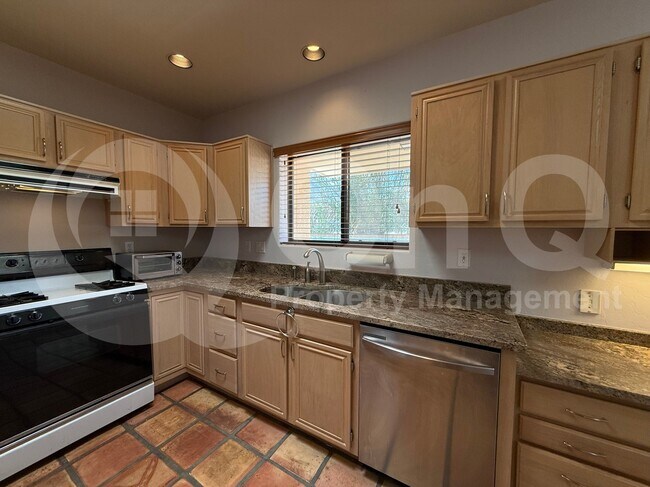 Photo - 7 W Roma Dr
