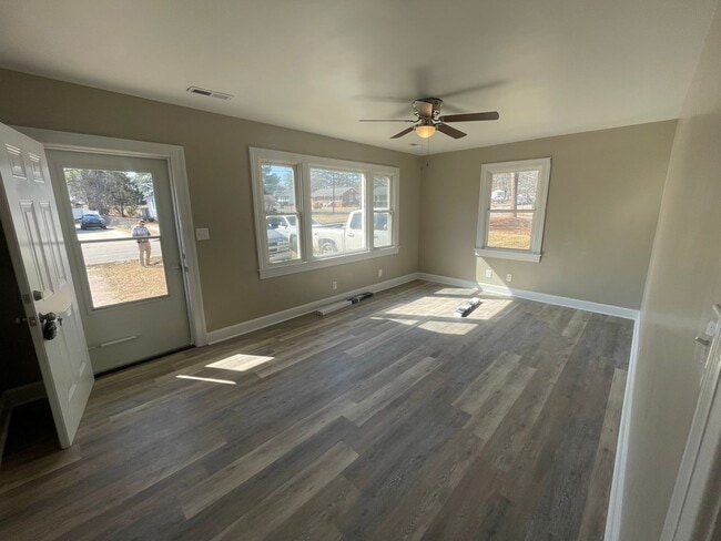 Photo - 512 Macon St S