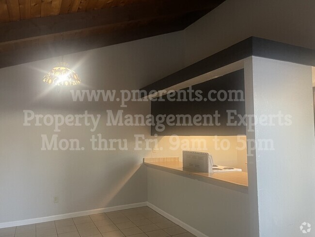 Building Photo - Duplex Rental